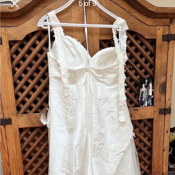 Beautiful new Wedding dress with tags - Picture 5 of 11